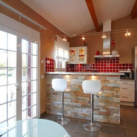 Studio Dans Villa Avec Piscine Каси Экстерьер фото