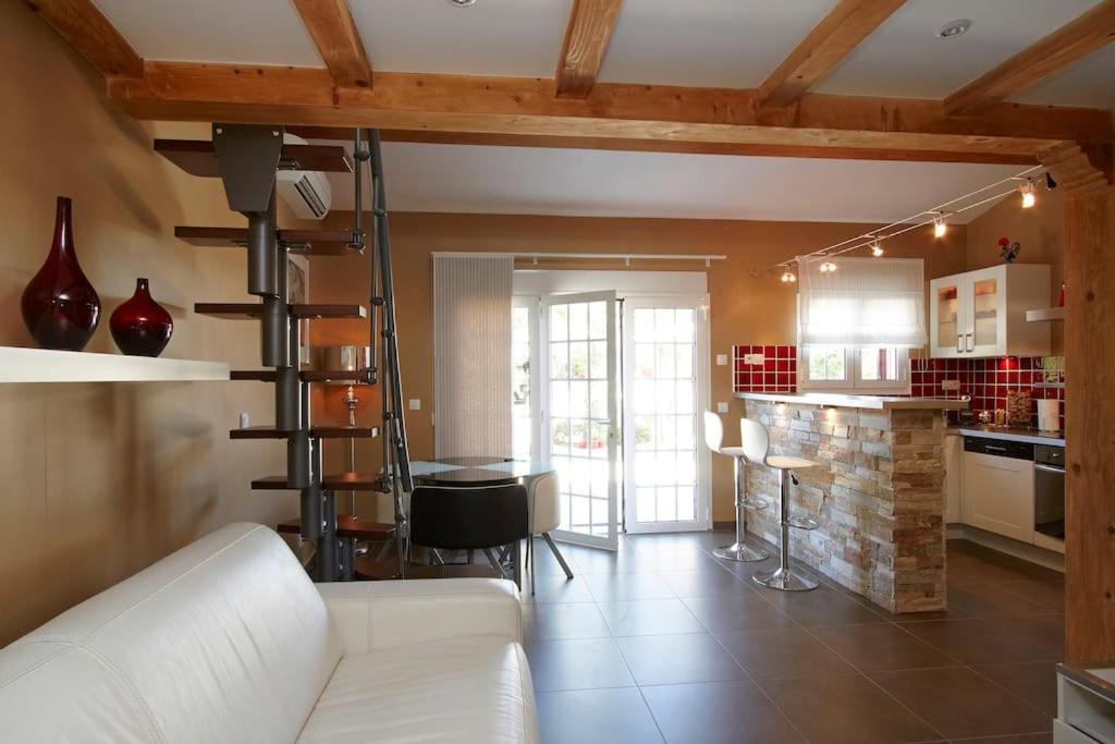 Studio Dans Villa Avec Piscine Каси Экстерьер фото